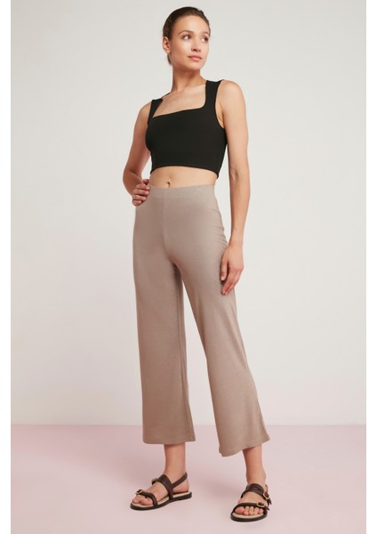 Becky Kadın Vücuda Tamamen Oturan Kısa Paçalı Flare Bej Pantolon fiyatları