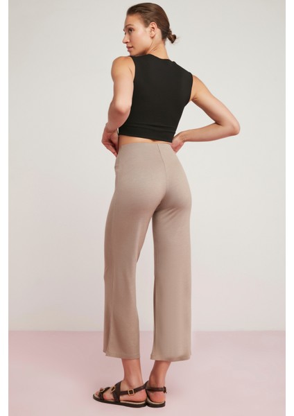Becky Kadın Vücuda Tamamen Oturan Kısa Paçalı Flare Bej Pantolon indirimleri