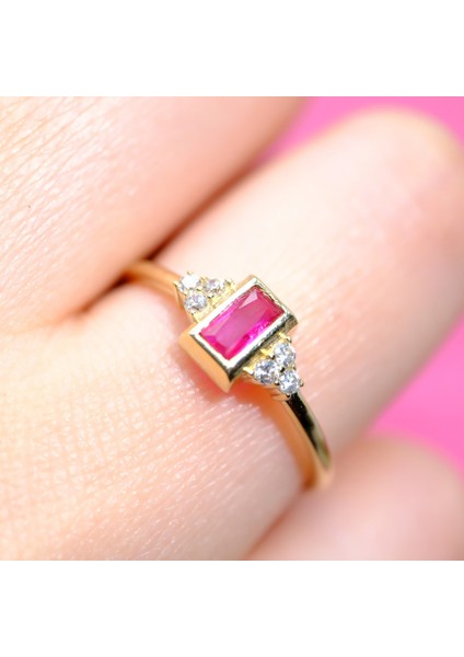 Gümüş Yüzük - Baget Kesim Pembe Safir Yan Zirkon Taşlı Modern Tasarım 925 Ayar Gümüş Yüzük Tektaş Günlük-Hediyelik fiyatları