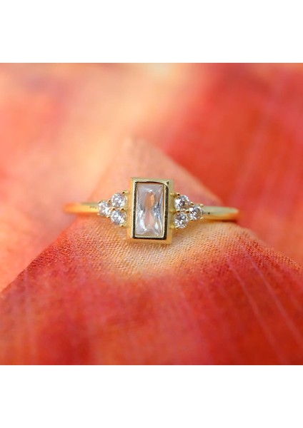 Swarovski Baget -Yan Yuvarlak Taşlı Eşsiz Modern Tasarım 925 Ayar Gümüş Kadın Yüzük-Günlük Hediyelik