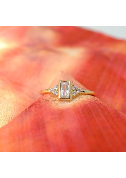 Swarovski Baget -Yan Yuvarlak Taşlı Eşsiz Modern Tasarım 925 Ayar Gümüş Kadın Yüzük-Günlük Hediyelik