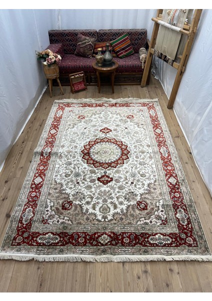 El Dokuma Ipek Floş Halı - 188 X 265