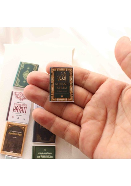 Beyaz Minyatür Kitaplık ve 8 Adet Dini Kitap indirimleri