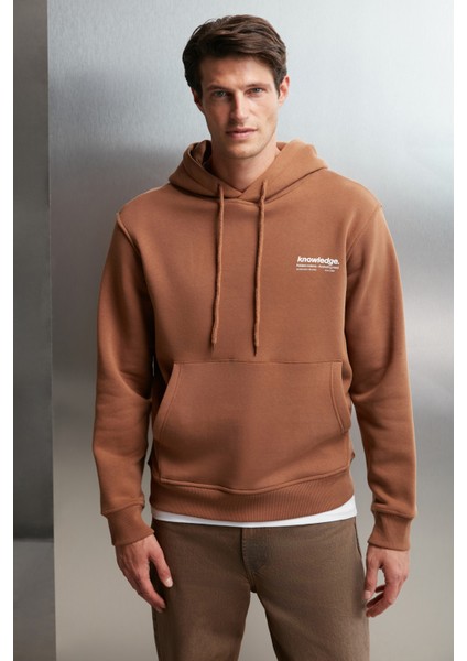 Martel Erkek Regular Fit Yumuşacık Içi Polarlı Kordonlu Kapüşonlu Baskılı Açık Kahverengi Sweatshirt