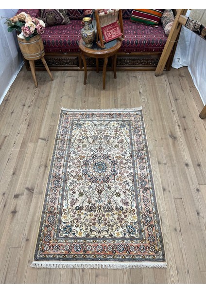 El Dokuma Ipek Floş Halı - 92 X 150