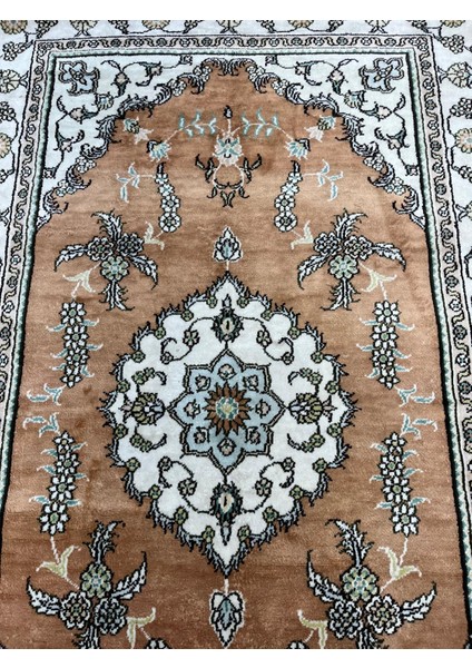 El Dokuma Ipek Floş Halı - 93 X 153