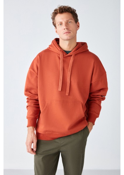 Steve Erkek Yumusaçık Kumaşlı Kapüşonlu Kordonlu Oversize Fit Kiremit Rengi Sweatshirt