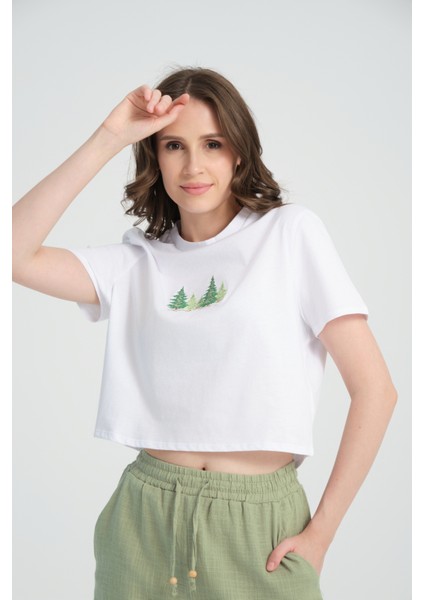 Crop Pine Forest %100 Pamuk Nakışlı T-Shirt Beyaz fiyatları