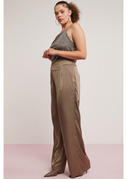 Soleil Kadın Saten Görünümlü Pilili Flare Vizon Büyük Beden Pantolon modelleri