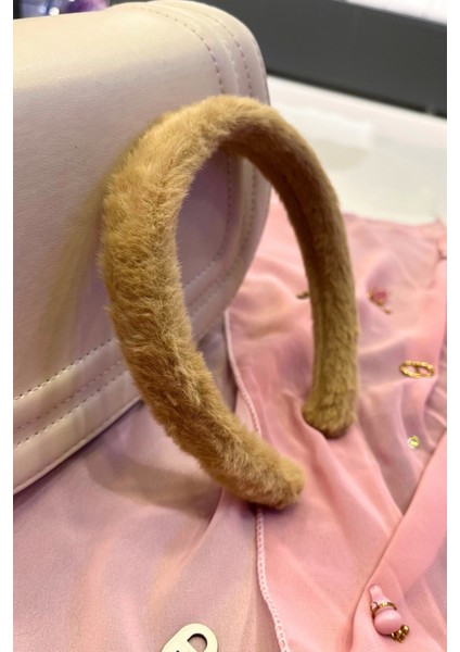 Kahverengi Peluş Taç