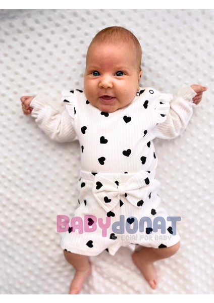 Şortlu Kalp Desenli 2'li Kız Bebek Takımı