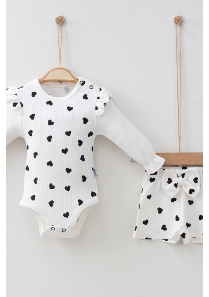 Şortlu Kalp Desenli 2'li Kız Bebek Takımı modelleri