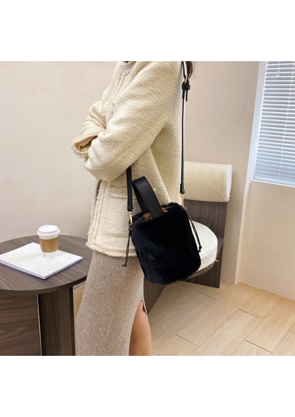 Kova Çanta Çanta Moda Taklit Kürk Kış Çanta Kadın Omuz Crossbody Bayanlar Peluş El Çantaları, Siyah (Yurt Dışından) modelleri