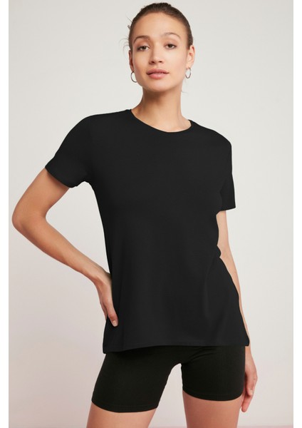 Tatum Kadın 100% Pamuk Süprem Yuvarlak Yaka Comfort Fit Siyah T-Shirt