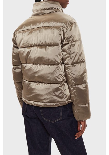 Logolu Parlak Saten Kadın Şişme Mont J20J224616PAV fiyatları