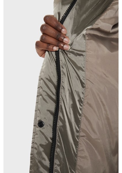 Logolu Parlak Saten Kadın Şişme Mont J20J224616PAV fırsatları