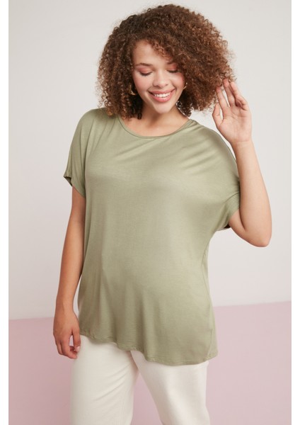 Amanda Kadın Viskon Karışımlı Dökümlü Kısa Kollu Oversize Haki Büyük Beden T-Shirt modelleri