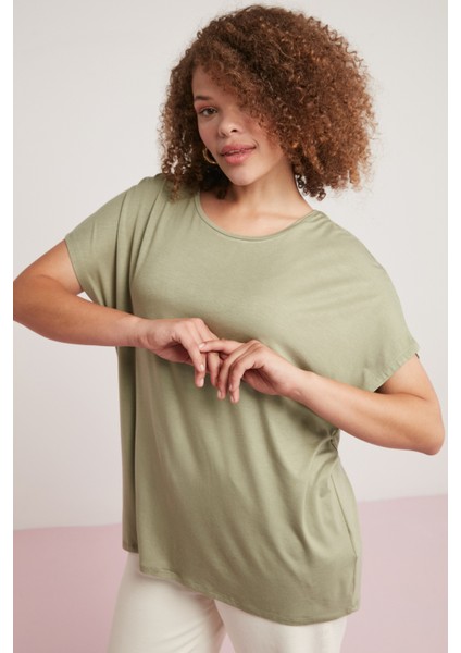 Amanda Kadın Viskon Karışımlı Dökümlü Kısa Kollu Oversize Haki Büyük Beden T-Shirt fırsatları