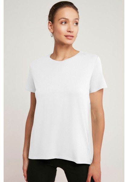 Tatum Kadın 100% Pamuk Süprem Yuvarlak Yaka Comfort Fit Beyaz T-Shirt modelleri
