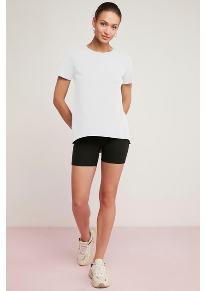 Tatum Kadın 100% Pamuk Süprem Yuvarlak Yaka Comfort Fit Beyaz T-Shirt fırsatları