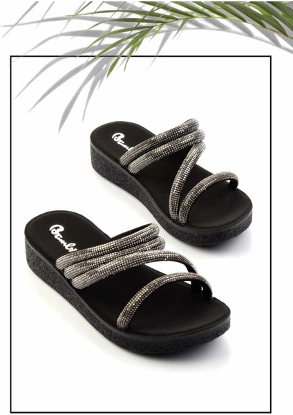 Kadın Taşlı Terlik Tekstil Malzemeden Şık Tasarım ile Günlük Kullanım İçin