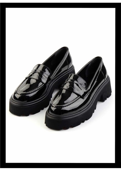 Siyah Rugan Kadın Loafer Ayakkabı K01997028008