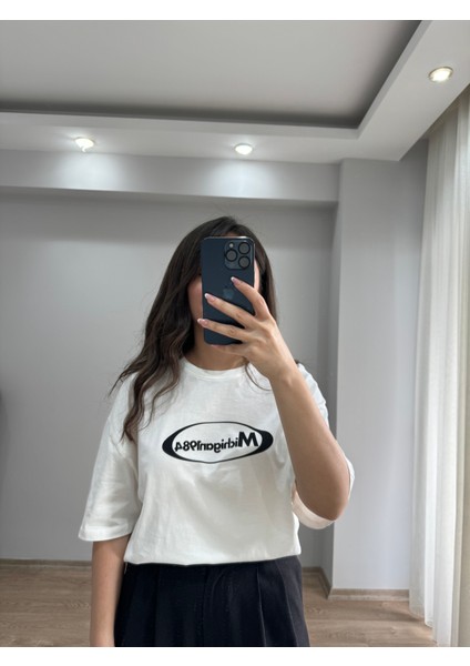 Beyaz Siyah Yazılı Tişört