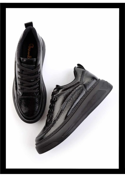 Siyah Kırışık Rugan Kadın Sneaker K01566004608