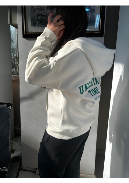Regular Fit Metal Fermuarlı Kapşonlu Hırka Sweatshirt. Yumuşacık Garanti Şardonlu ve Nakışlı.