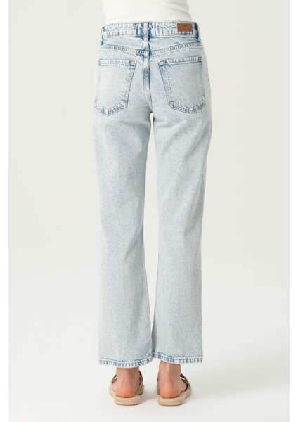 Eliza Açık Mavi Normal Bel Patı Düğmeli Cropped Straight Fit Jean Pantolon C 4518-115 fırsatları