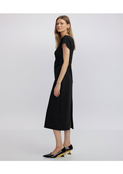 Metal Aksesuarlı Elbise indirimleri