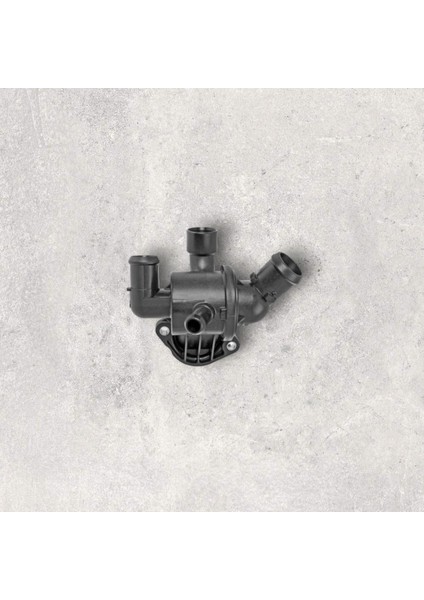 03L121111S Termostat Yuvası Komple - Audı A3-Caddy-Fabıa-Golf-Ibıza-Jetta-Leon-Octavıa-Passat-Polo-Rapıd-Roomster-Superb-Toledo-1.2 Lt.-1.6 Lt.-Tdı-Caya-Cayb-Cayc-Caye-Cfhc-Clna-Cfwa