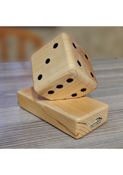 Doğal Ahşap Large Boy Standlı Zar Masa Süsü Dekoratif Hediyelik (Çam-Abanoz) modelleri