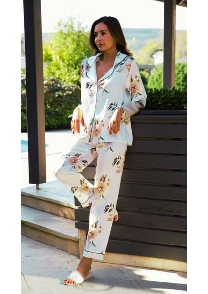 Çok Şık Saten Çiçek Desenli Beyaz Düğmeli Gömlekli Kadın Pijama Takımı