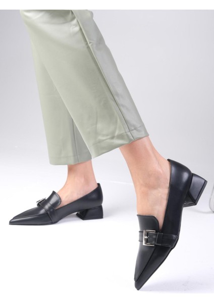 Carola Siyah Renk Sivri Burunlu Kadın Kısa Topuklu Ayakkabı fiyatları