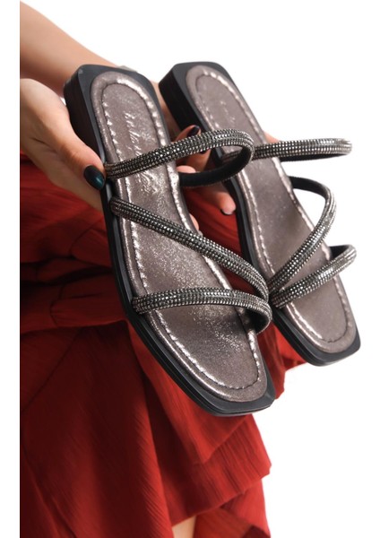 MİA026-1602 Günlük Kadın Taşlı Platin Tatil Terliği