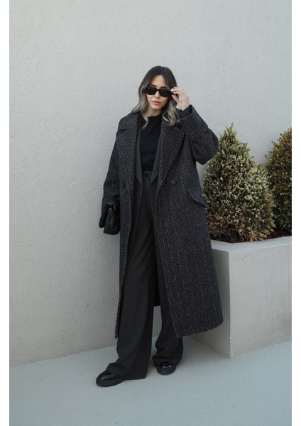 Siyah Balıksırtı Desenli Kaban