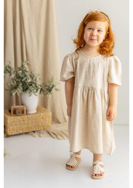 Bej Keten Bisiklet Yaka Büzgü Kol Kalp Taş Işlemeli Sırtı Düğmeli Kız Çocuk Elbise
