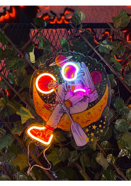 'Astronot Kayıkçı' Işıklı Ve Uv Baskılı Neon Led Dekoratif Duvar Tabelası (39x45cm)