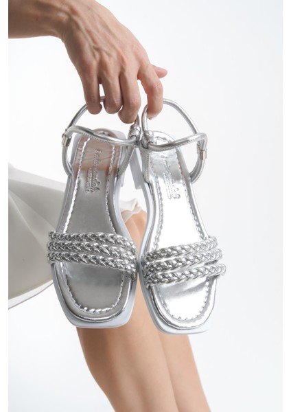 ARTI ARTI AYAKKABI MİA026-1550 Kadın El Örgülü Gümüş-Beyaz Abiye Günlük-Düğün-Eğlence-Tatil Terliği fiyatları