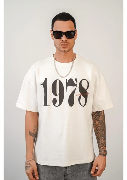Bisiklet Yaka 1978 Yazılı Baskılı Oversize Tişört Ekru