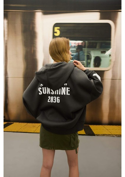 Oversize Geniş Kalıp Kapüşonlu Sırt Baskılı Kanguru Cepli Kalın Kumaş Fermuarlı Sweatshirt D6754AX24WN