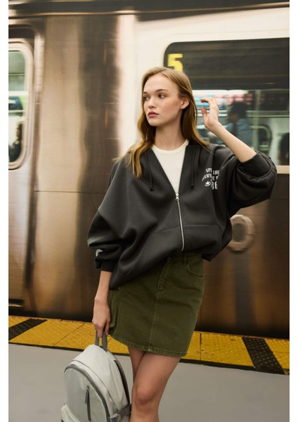 Oversize Geniş Kalıp Kapüşonlu Sırt Baskılı Kanguru Cepli Kalın Kumaş Fermuarlı Sweatshirt D6754AX24WN
