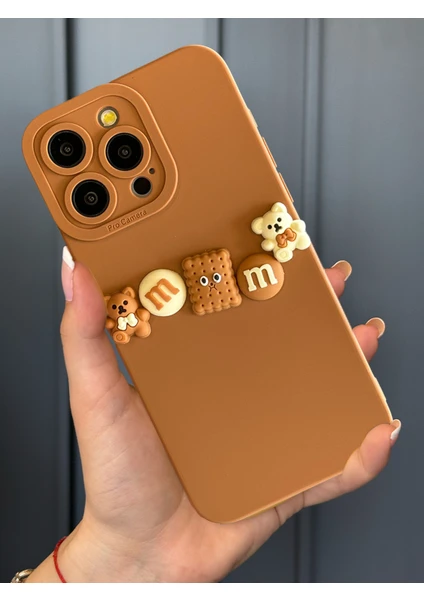 iPhone 15 Pro Max Uyumlu Kamera Korumalı Ayıcık Figürlü Chocolate Bear Kılıf