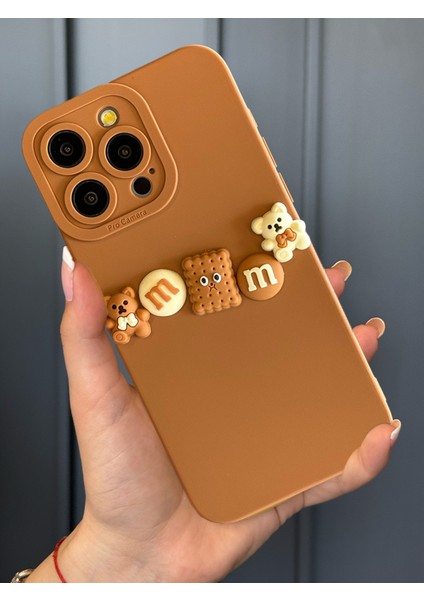 iPhone 15 Pro Uyumlu Kamera Korumalı Ayıcık Figürlü Chocolate Bear Kılıf