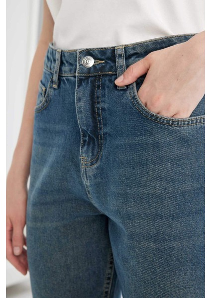 Lina Mom Fit Yüksek Bel Rahat Kalıp Hafif Dar Paça Bilek Boy Jean Yıkamalı Pantolon D4321AX24AU indirimleri