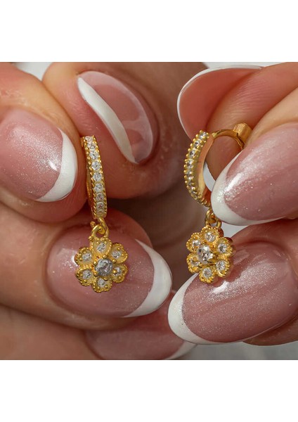 Gümüş Sallantılı Gold Minimal Çiçek Kadın Küpe