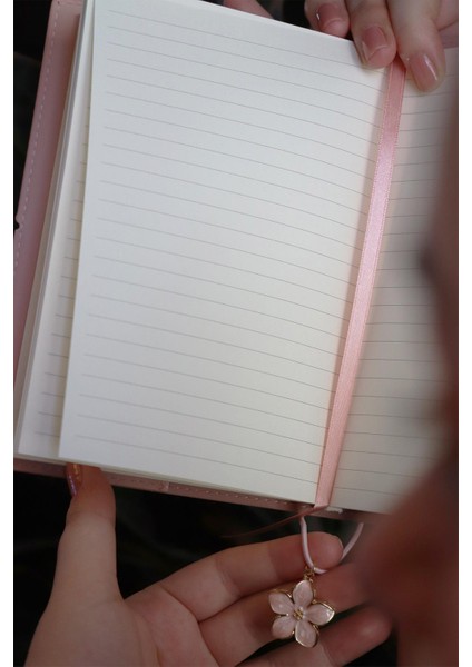 Geçmeli Lastikli Defter 13X18 cm 80 Gr. 192 Sayfa