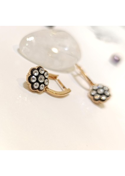 0,48CT Elmas Gül Modeli Küpe 8k Altın Hd Videolu