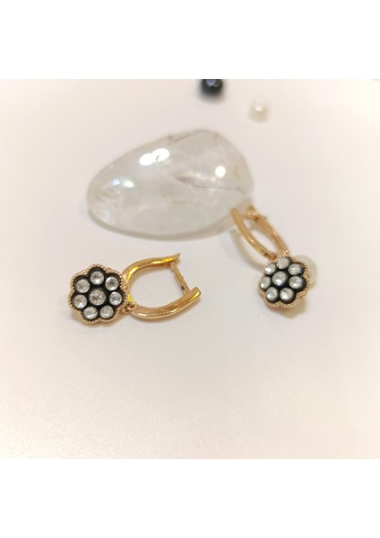 0,48CT Elmas Gül Modeli Küpe 8k Altın Hd Videolu